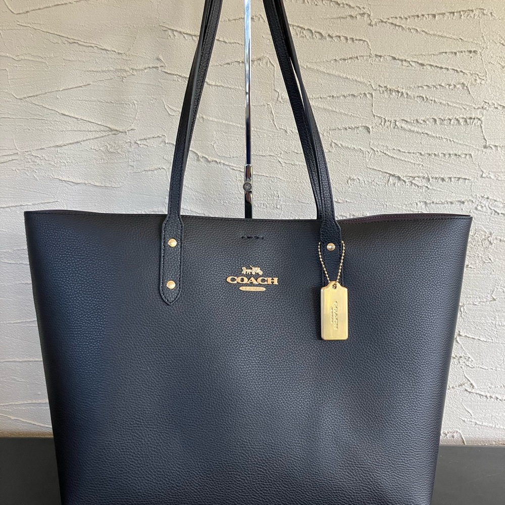 ~NWT~ COACH City Tote in black leather 72673
